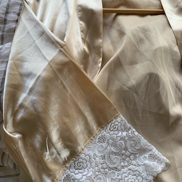 Silk Lace Robe - Picture 4 of 5